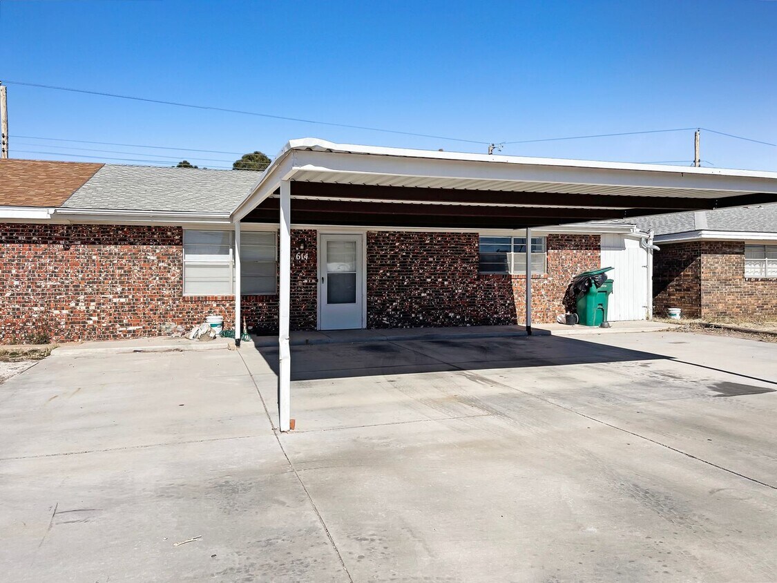 Primary Photo - 614 E Sunset Dr