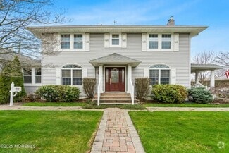 Building Photo - 146 Bath Ave