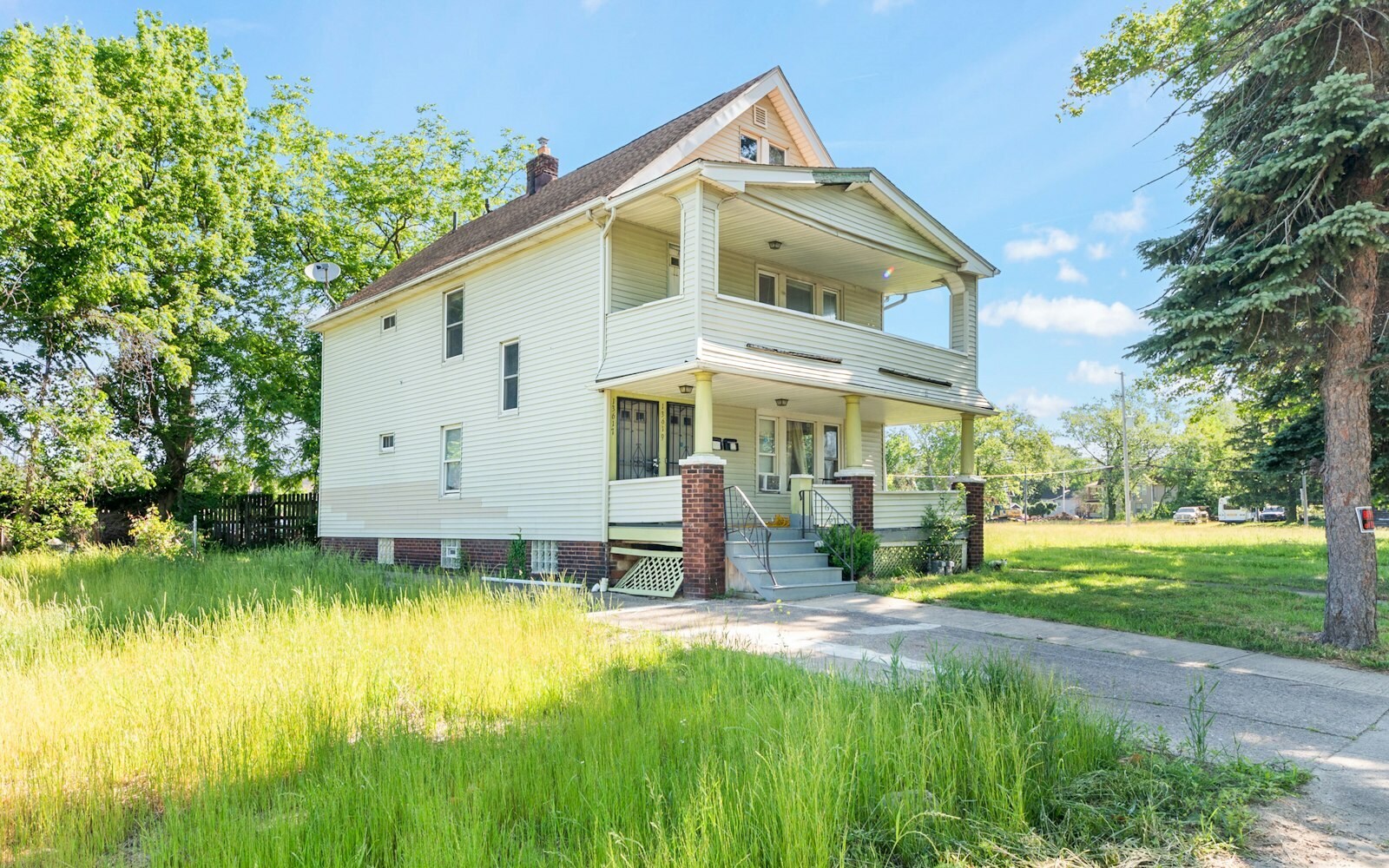 13617 Glenside Rd Cleveland, OH 44110 – photo 2