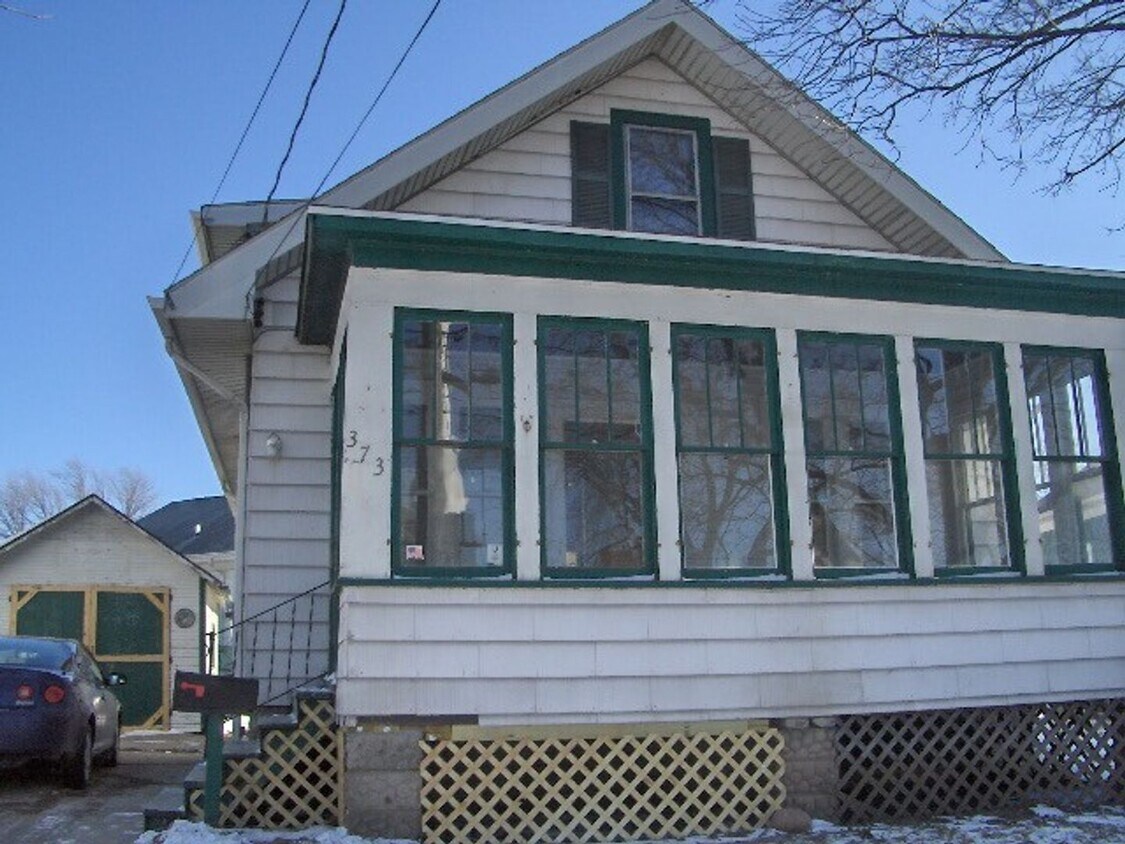 373 Ahnaip St, Menasha, WI 54952 House Rental in Menasha, WI