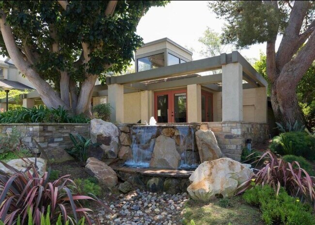 Building Photo - 3312 Caminito Eastbluff