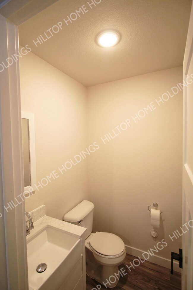 Building Photo - 17 Brookside Rd