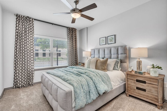 Building Photo - Bottle House on Main