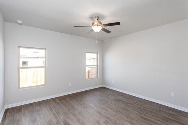 Building Photo - Beautiful 3/2 near I-10/1604