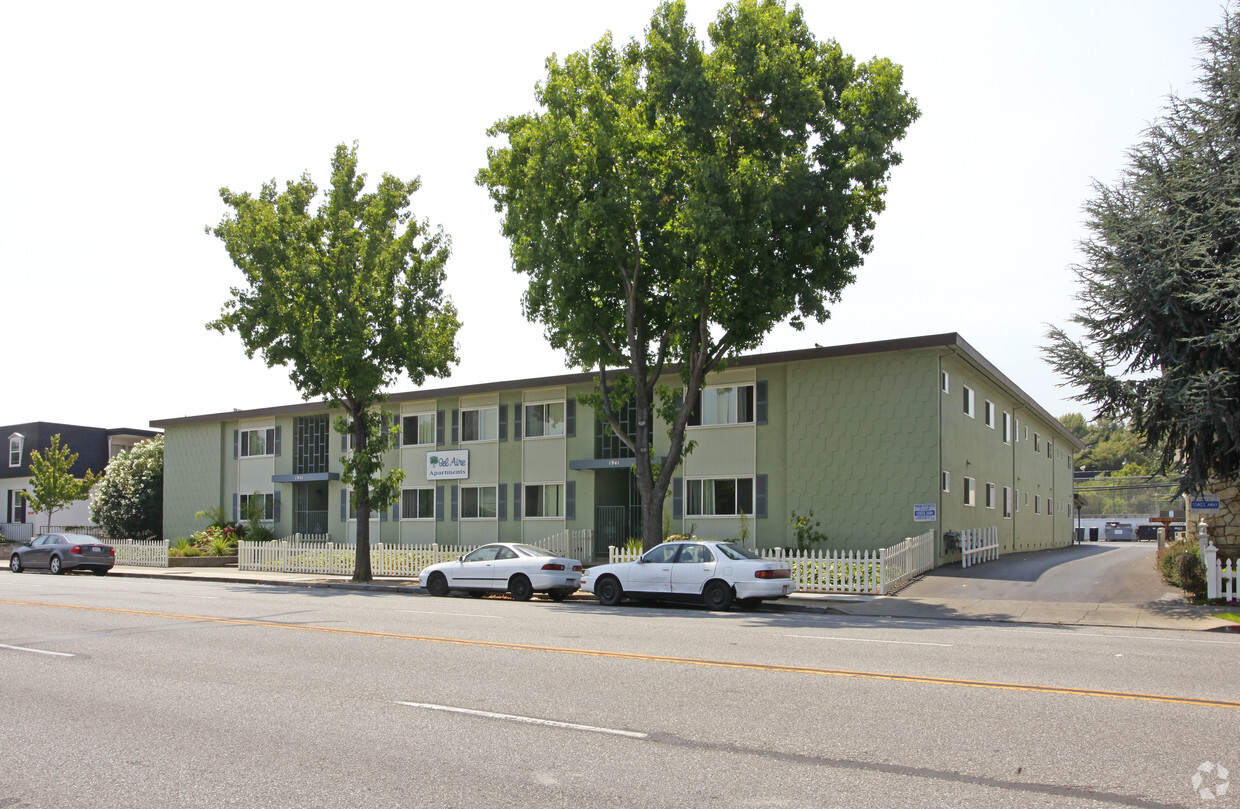 Primary Photo - Bel Aire Apartments