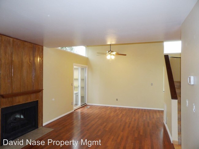 Building Photo - 1702 NW Lakeway Ln