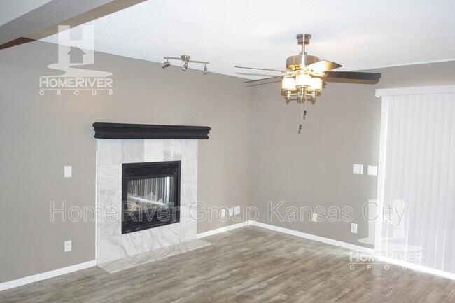 Foto del edificio - 10637 N Locust Ct