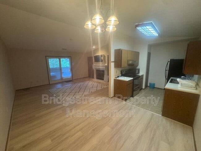 Building Photo - 5251 Belle Isle Dr