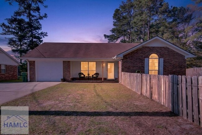 Building Photo - 606 Windhaven Dr