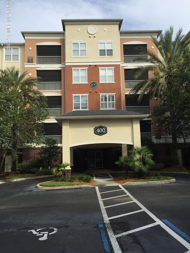 Foto principal - 4480 Deerwood Lake Pkwy