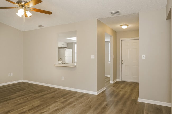 Foto del edificio - 2102 Thames Rd SE