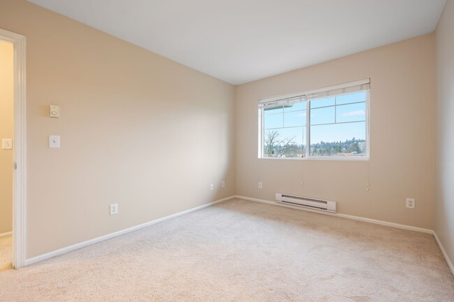 Building Photo - 7032 Holly Park Dr S