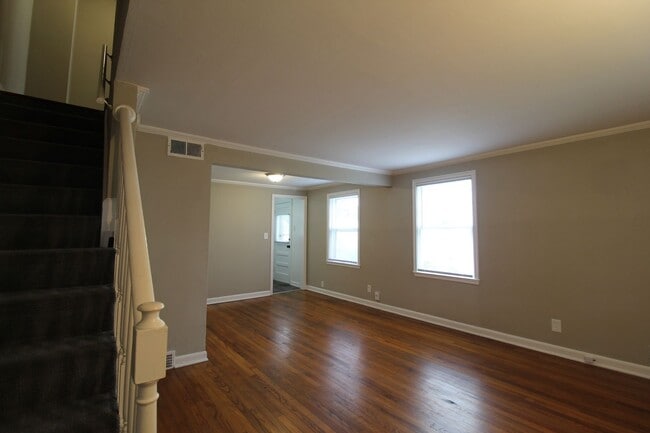 Building Photo - 2 Bedroom Duplex in North Kansas City