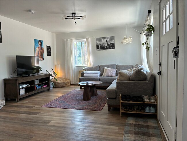 Foto del edificio - 2697 Glenmare St