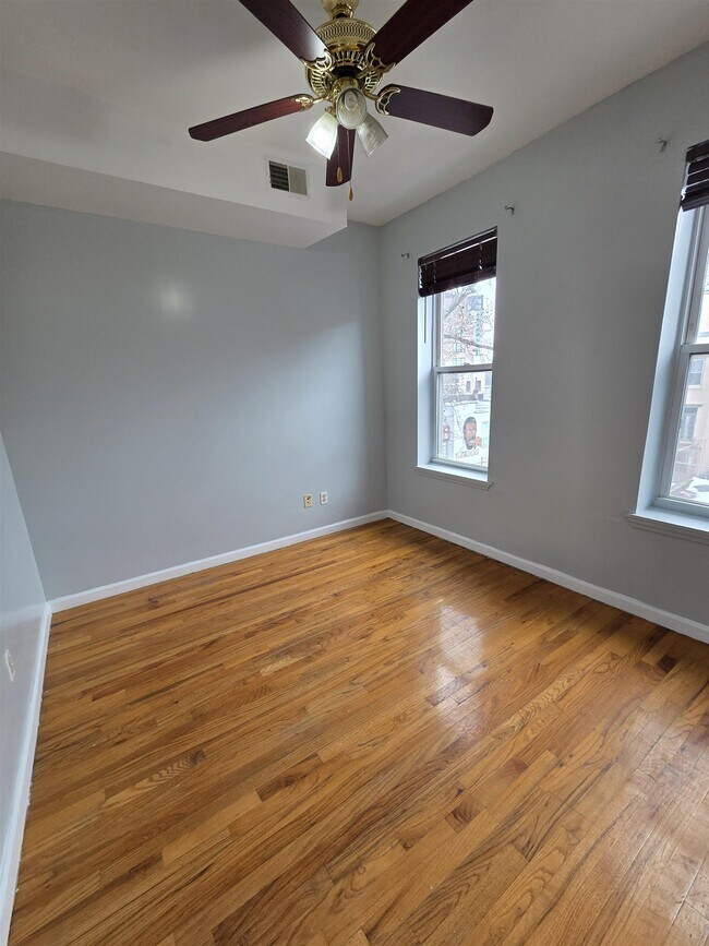 Building Photo - 693 BERGEN Ave