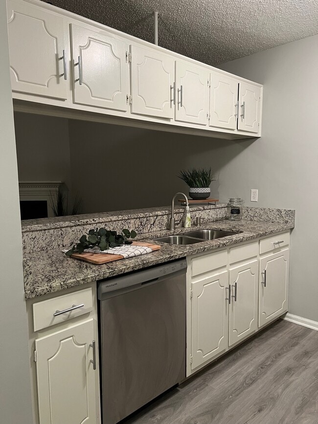 Building Photo - 340 Yorkshire Cir