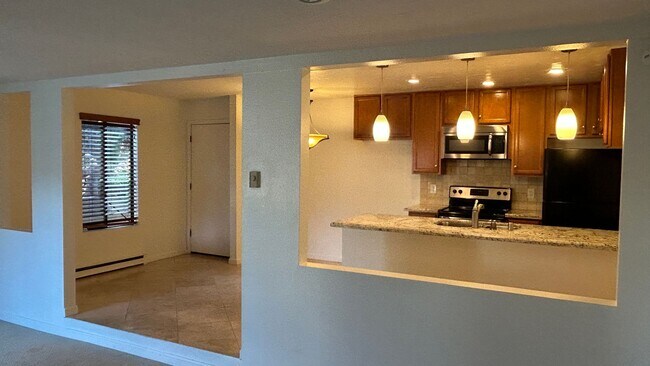 Building Photo - Del Mar Living!