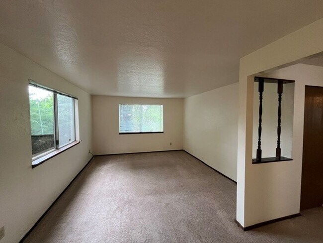 Foto del edificio - 10619 12th Ave SW