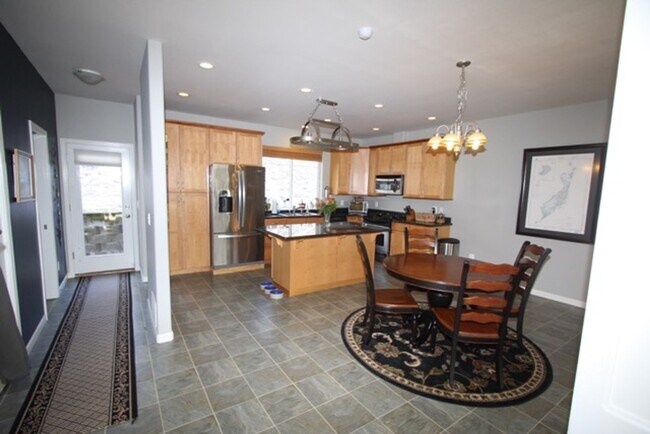 Foto del edificio - 3 Bed, 2.5 Bath Condo in Eagle River