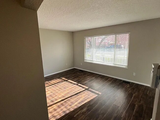 Foto del edificio - 1273 N Clara Ave