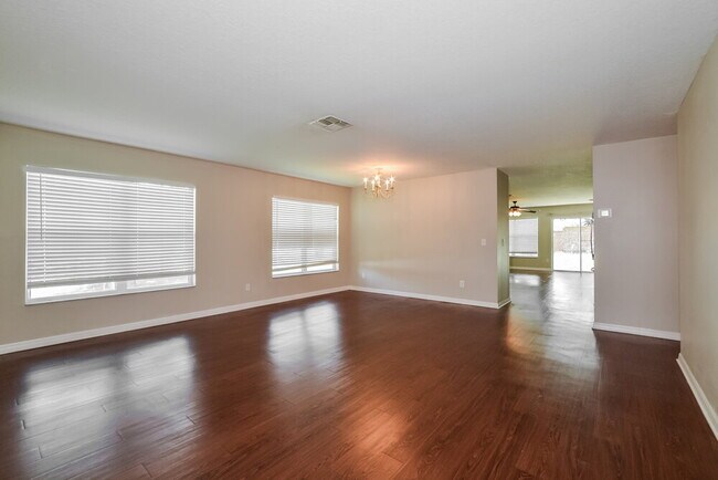Foto del edificio - 2327 Norwood Pl