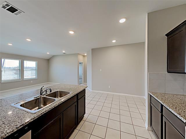 Building Photo - 916 Roland Dr