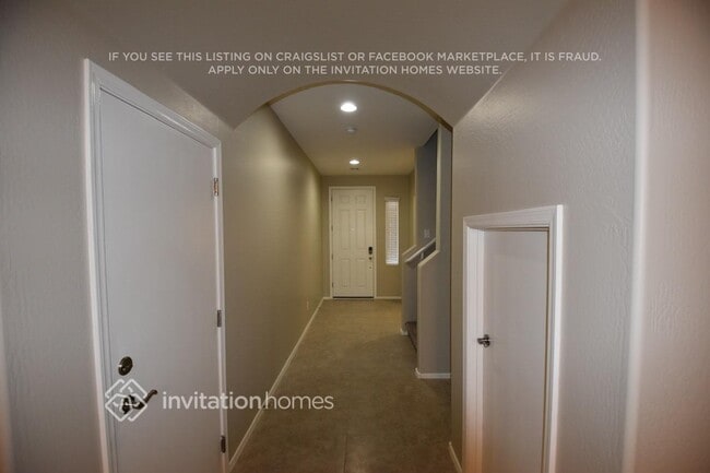 Building Photo - 1344 E Palomino Way