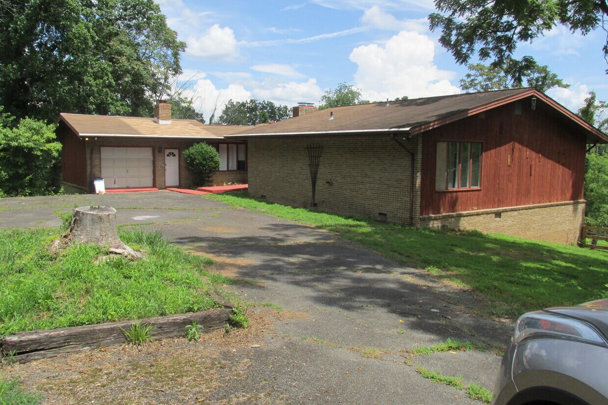 13266 Hazegrov Farm Ln, Linden, VA 22642 House Rental in Linden, VA