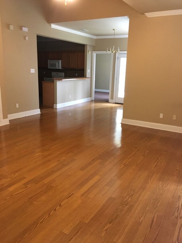 Foto principal - 2 bedroom/2 bath condo