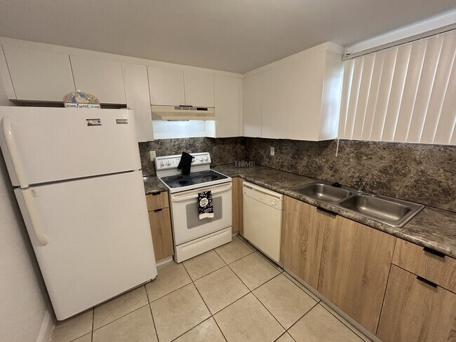 Foto del edificio - 4205 N University Dr