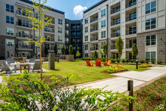 Building Photo - The Maddux at Shadowood