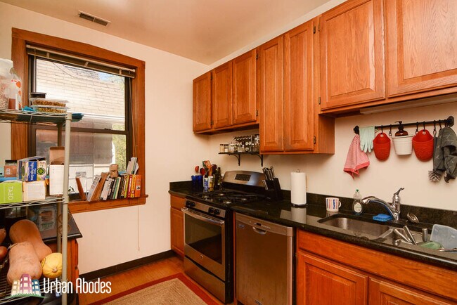Foto del edificio - 3635 N Wolcott Ave