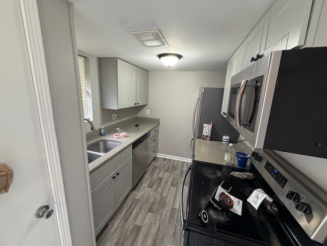 Building Photo - Room in Townhome on Northdale Rd