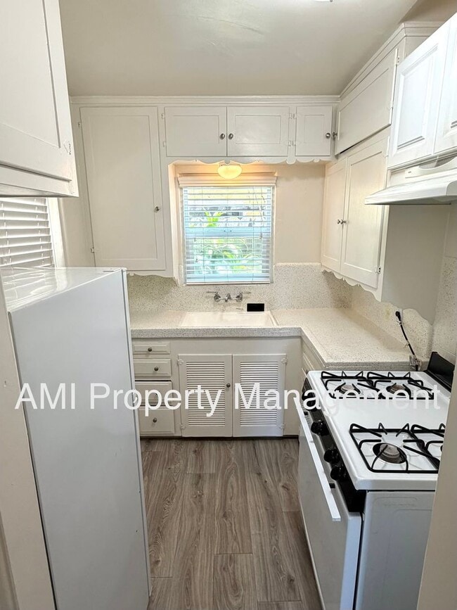 Foto del edificio - Studio Cottage in a Great Area!  Move In Special $1000 Off 1st Month's Rent!