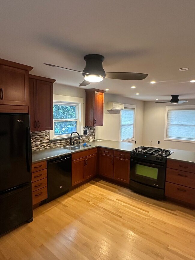 Building Photo - Charming 2 bedroom 1 bath house in McDonald area w/ ALL utilities included!!