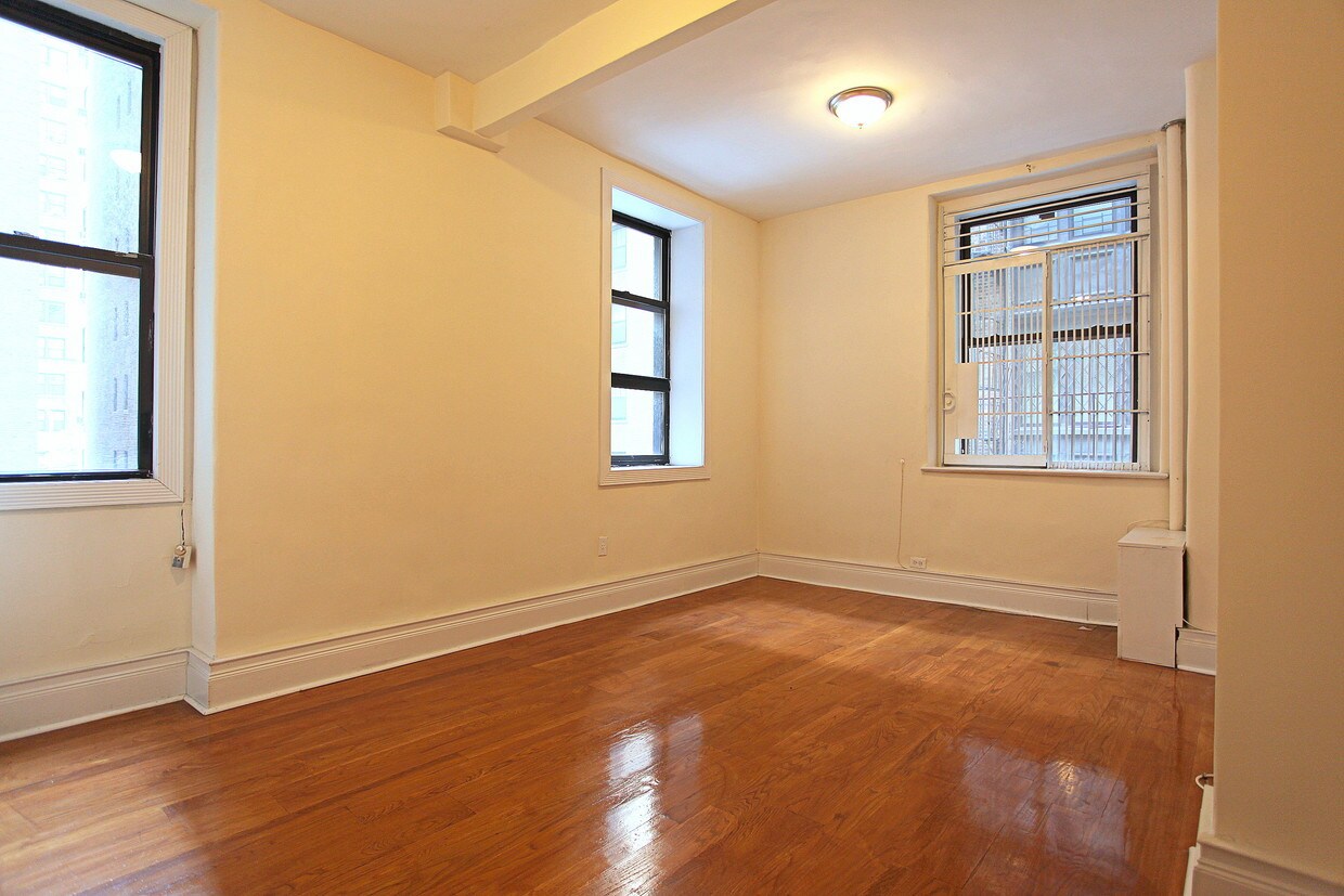 Primary Photo - 267 W 81st St