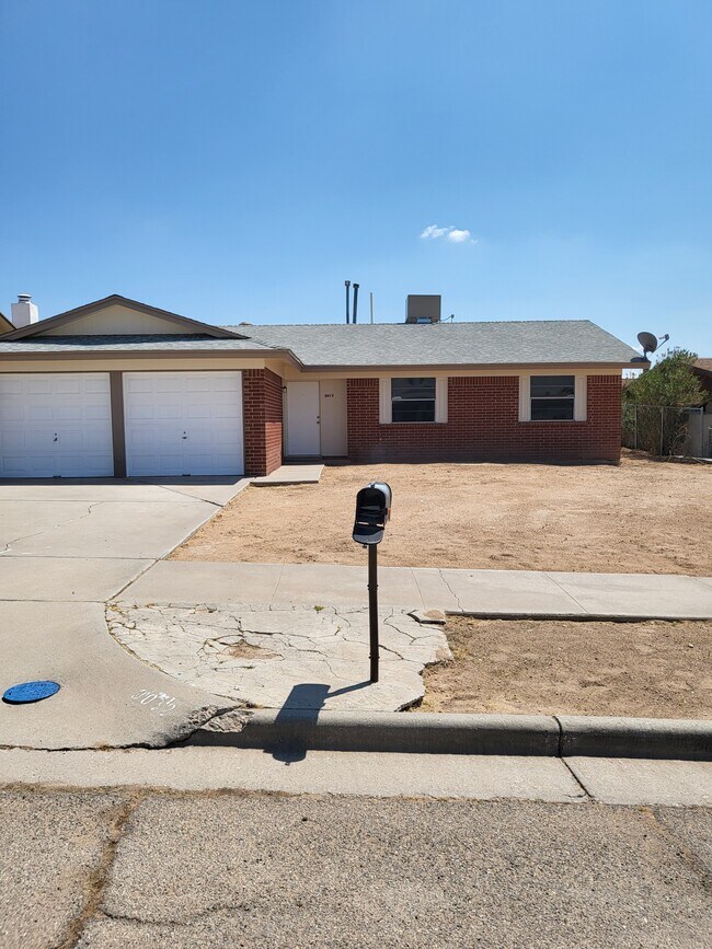 Building Photo - 3012 Roy Pace Dr