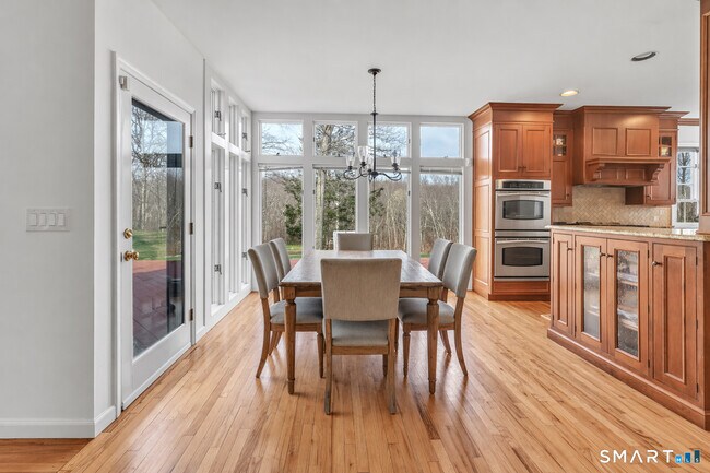 Foto del edificio - 553 Judd Rd