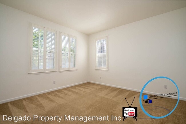 Building Photo - 3 br, 2.5 bath House - 551 Klein Avenue
