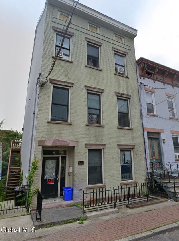 Primary Photo - 26 Trinity Pl
