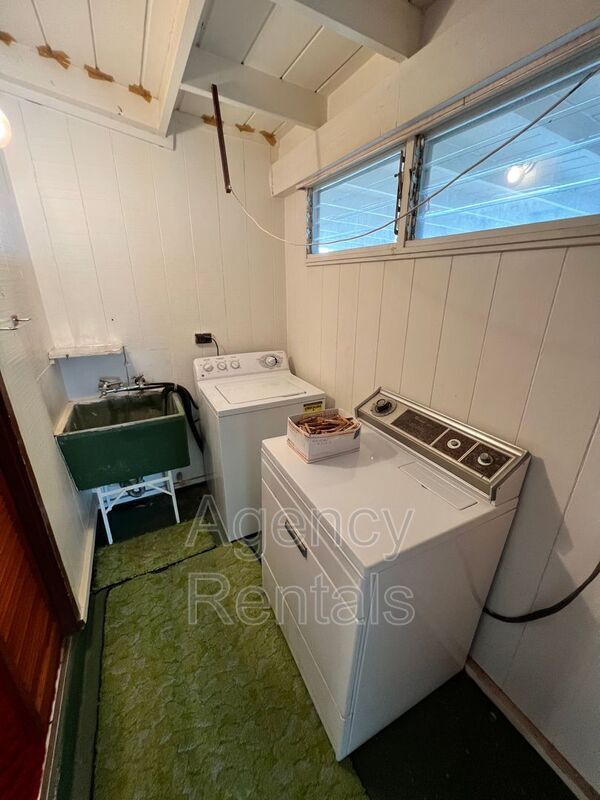 Building Photo - 2458 Aumakua St