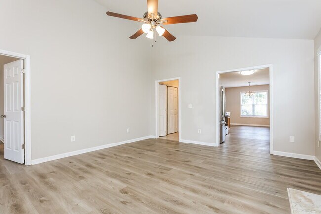 Building Photo - 4009 Scofield Dr