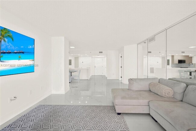 Foto del edificio - 5757 Collins Ave