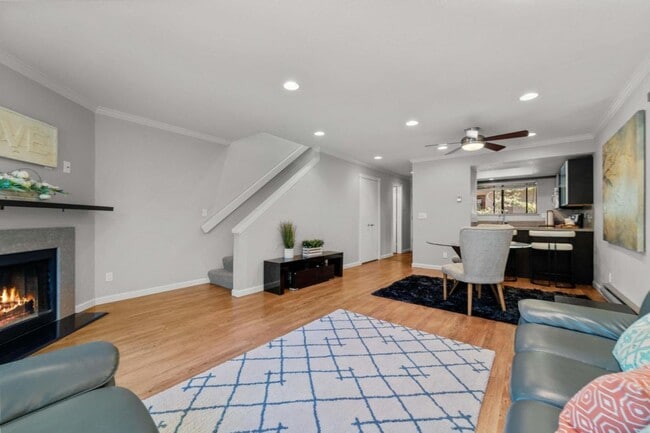 Building Photo - Desirable location! Move-In Ready!