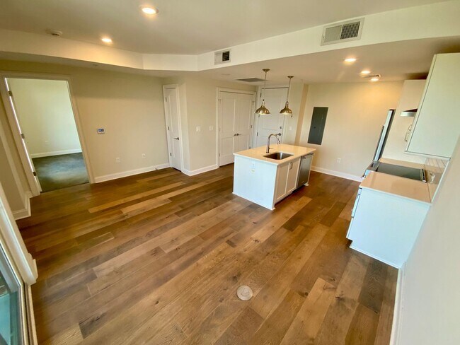 Building Photo - Apartment with Waterview in Downtown Wilmi...