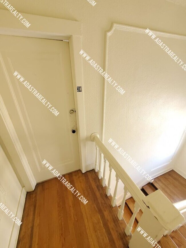 Building Photo - Cute and Affordable 1 Bedroom Apartment in...