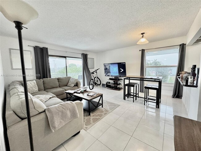 Building Photo - 505 S Pine Island Rd