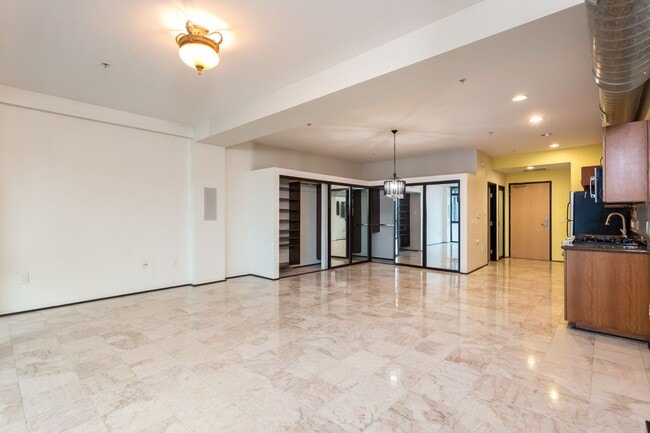 Foto del edificio - Modern Cortez Hill Loft | Secure Parking | Highly Upgraded
