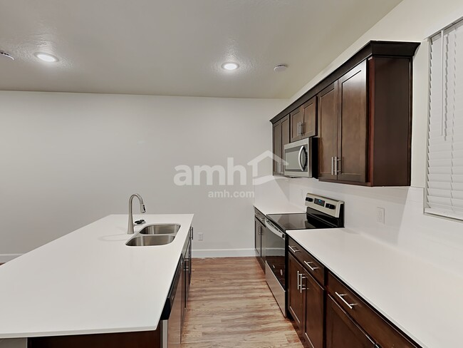 Building Photo - 6018 W South Jordan Pky