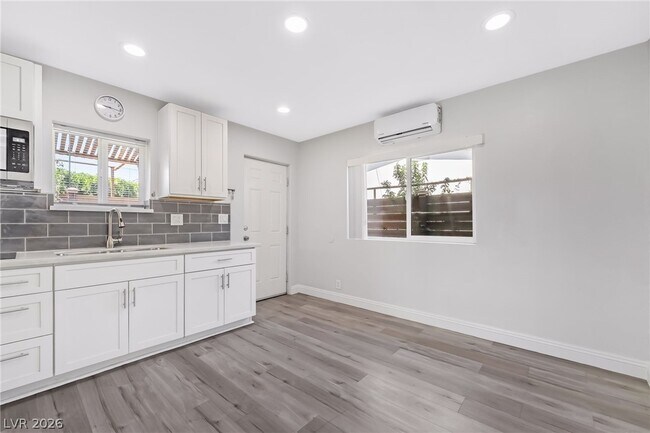 Foto del edificio - 5149 Poncho Cir